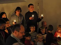 Fiire-Schlusskreis im Chorraum (Foto: D.Wirz)