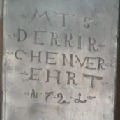 Inschrift "1721 Der Kirchen verehrt" – (Foto: A.Bertram-Weiss) (Andreas Bertram-Weiss)